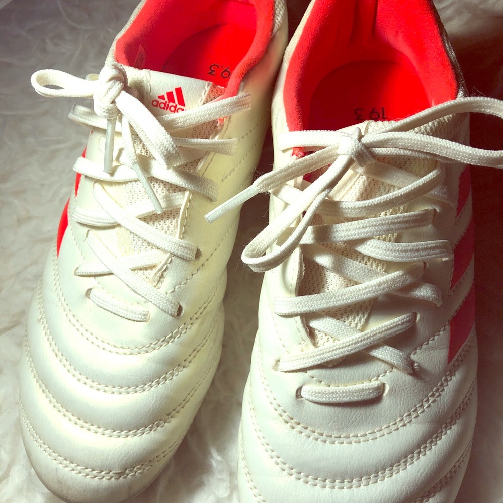 White and orange soccer shoes! :) size 5!